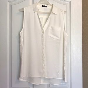 Limited Ashton button down sleeveless blouse